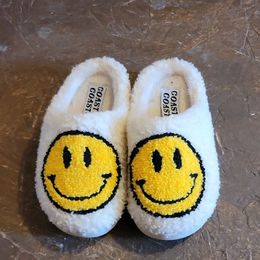 Cozy Kids Smiley Face Slippers - White and Yellow